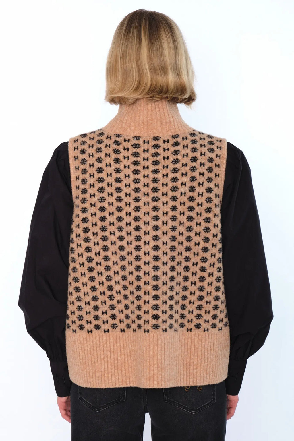 Hést Logo Vest