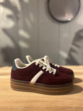 Vinröda Sneakers