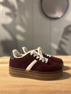 Vinröda Sneakers