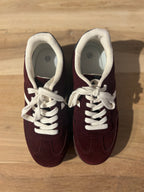 Vinröda Sneakers