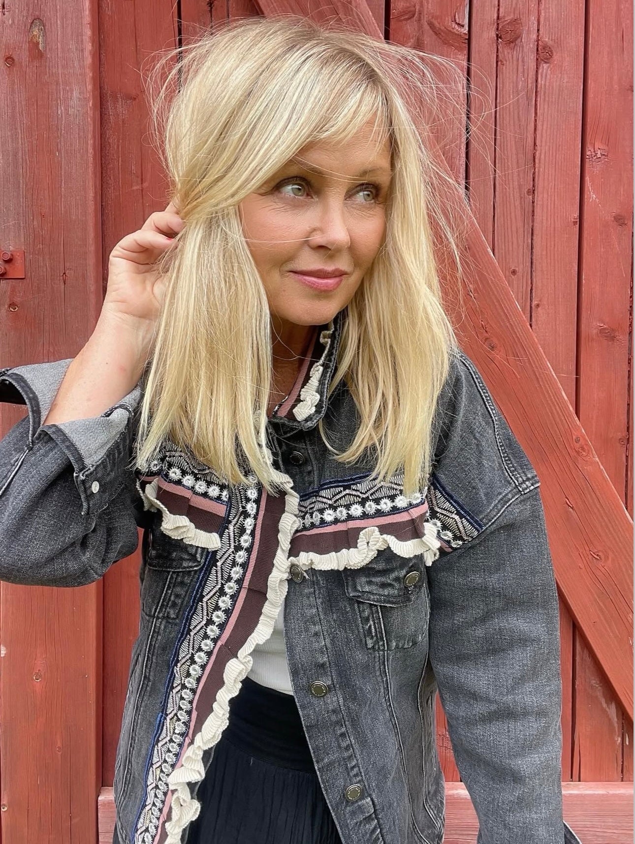 Jeans jacka med detaljer
