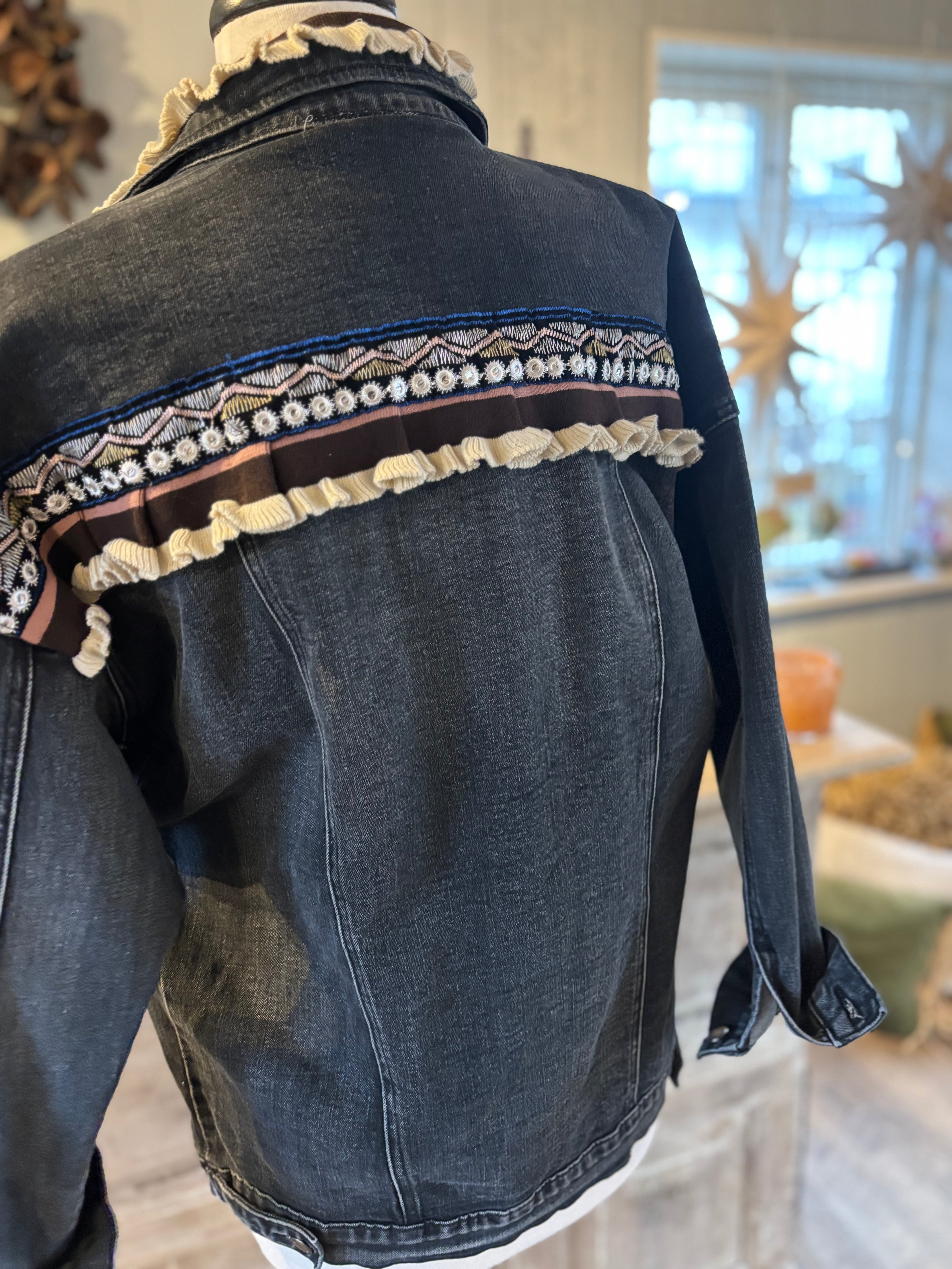 Jeans jacka med detaljer