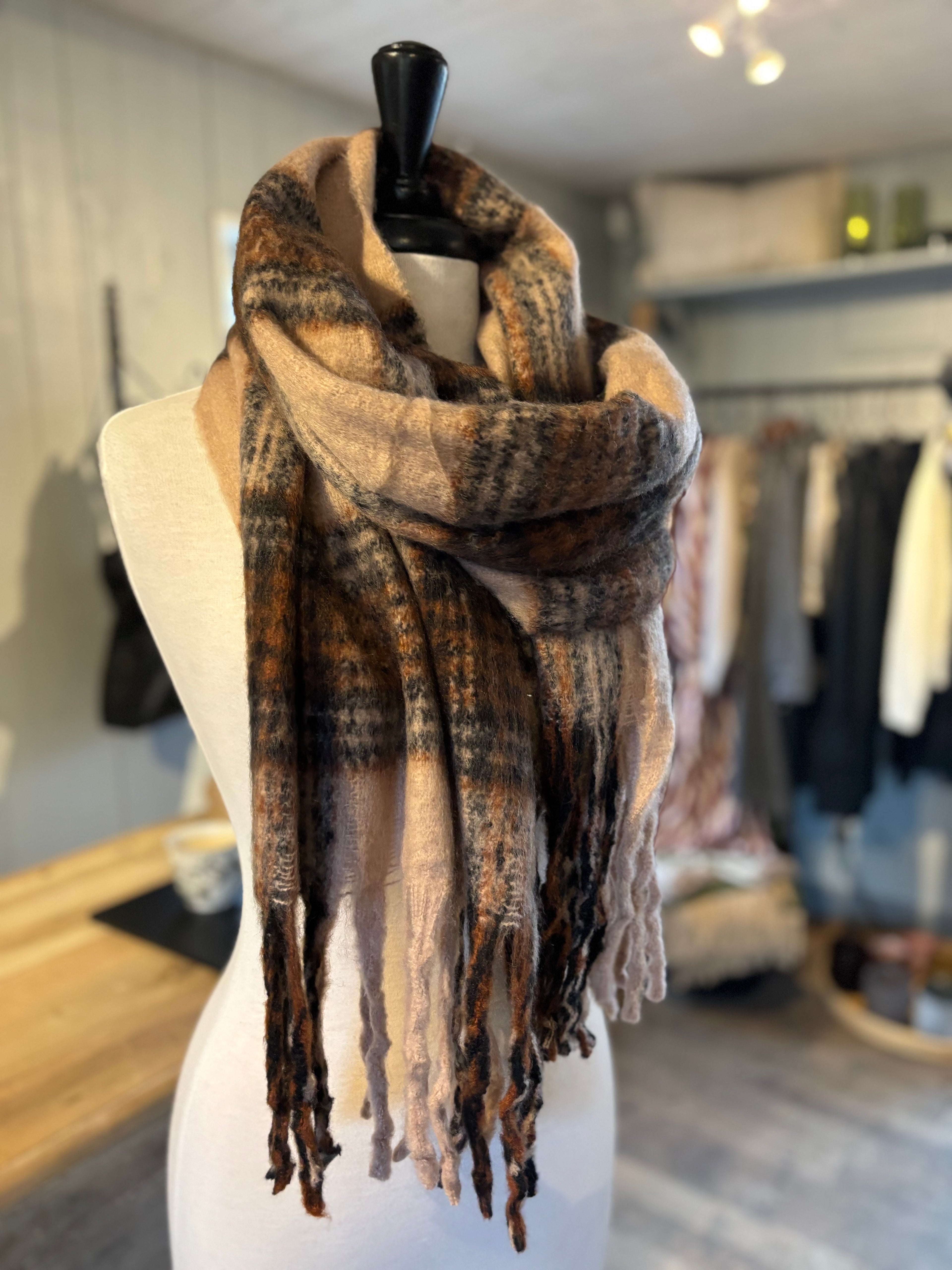 Classic Fluffy scarf w 10% wool