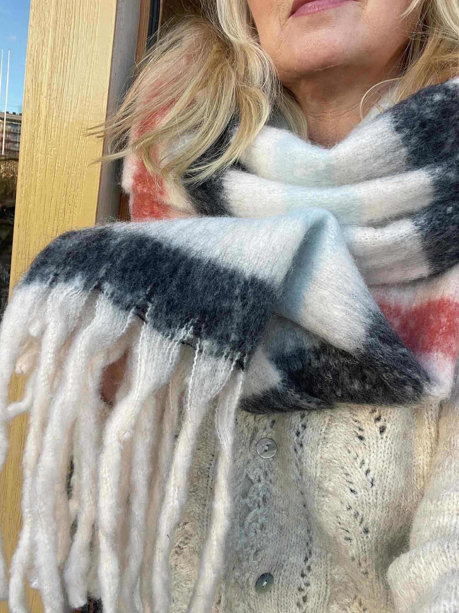 Striped Fluffy scarf 10% wool