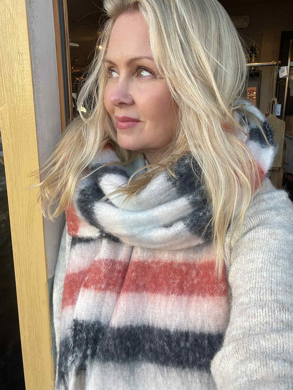 Striped Fluffy scarf 10% wool